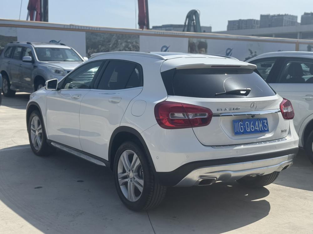 Mercedes-Benz Mercedes-Benz GLA