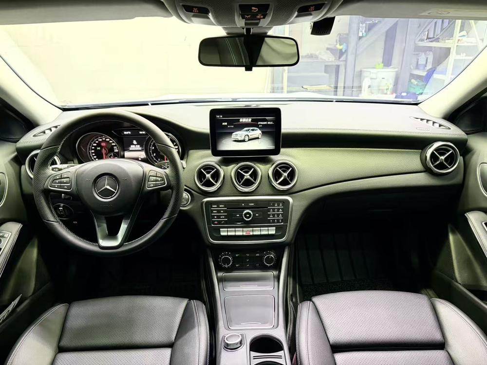 Mercedes-Benz Mercedes-Benz GLA