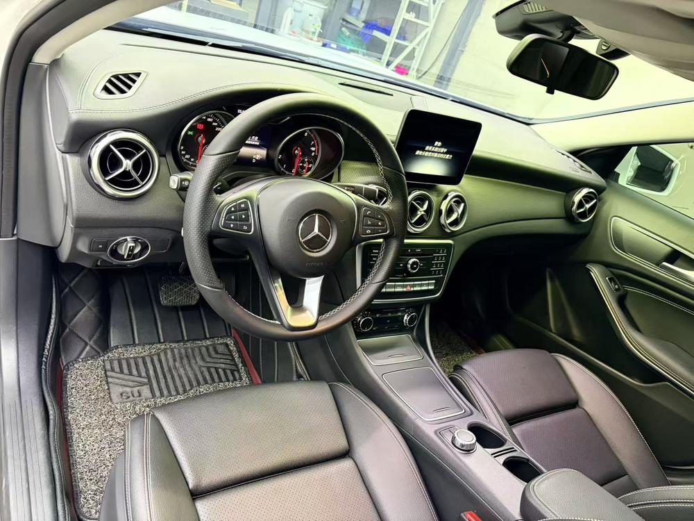 Mercedes-Benz Mercedes-Benz GLA