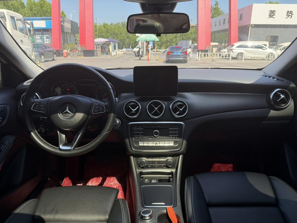 Mercedes-Benz Mercedes-Benz GLA