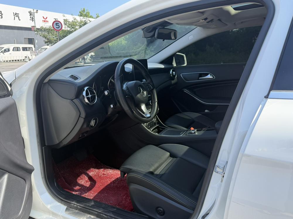 Mercedes-Benz Mercedes-Benz GLA