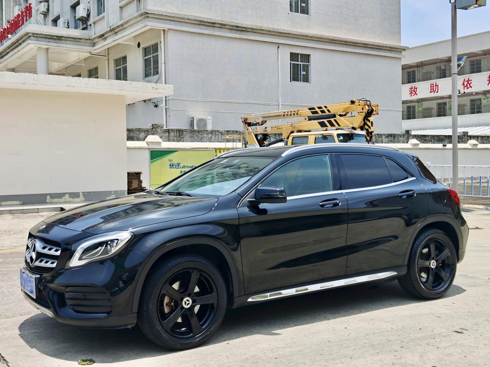 Mercedes-Benz Mercedes-Benz GLA