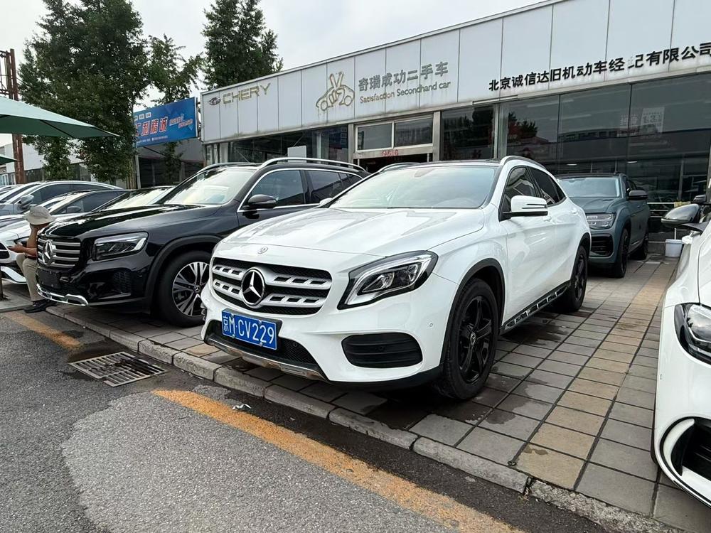 Mercedes-Benz Mercedes-Benz GLA