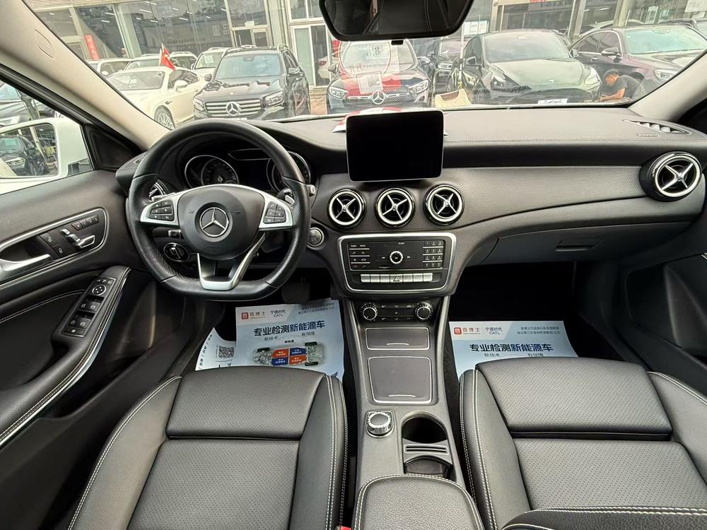 Mercedes-Benz Mercedes-Benz GLA