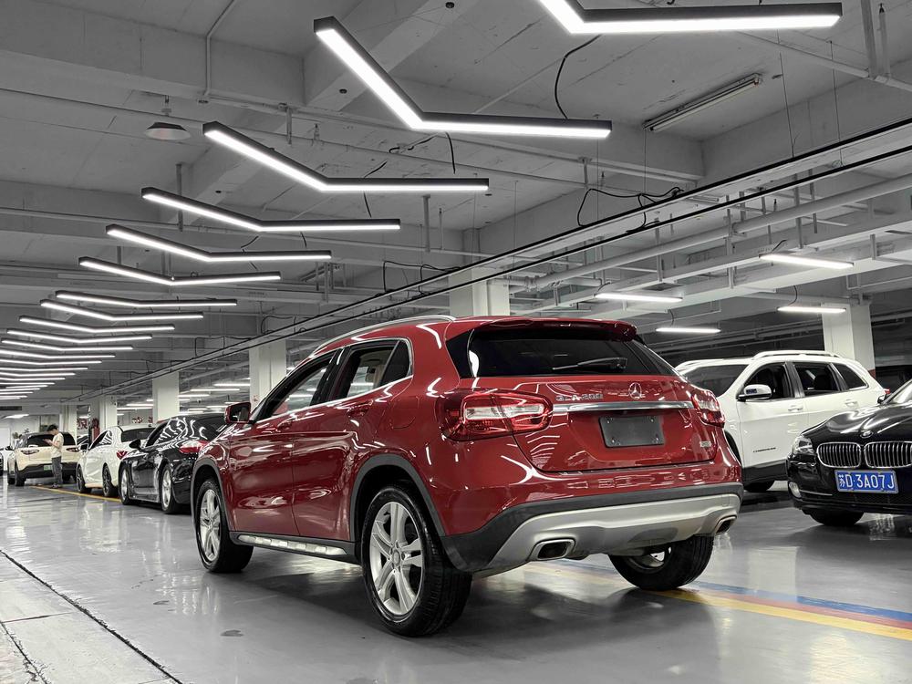 Mercedes-Benz Mercedes-Benz GLA