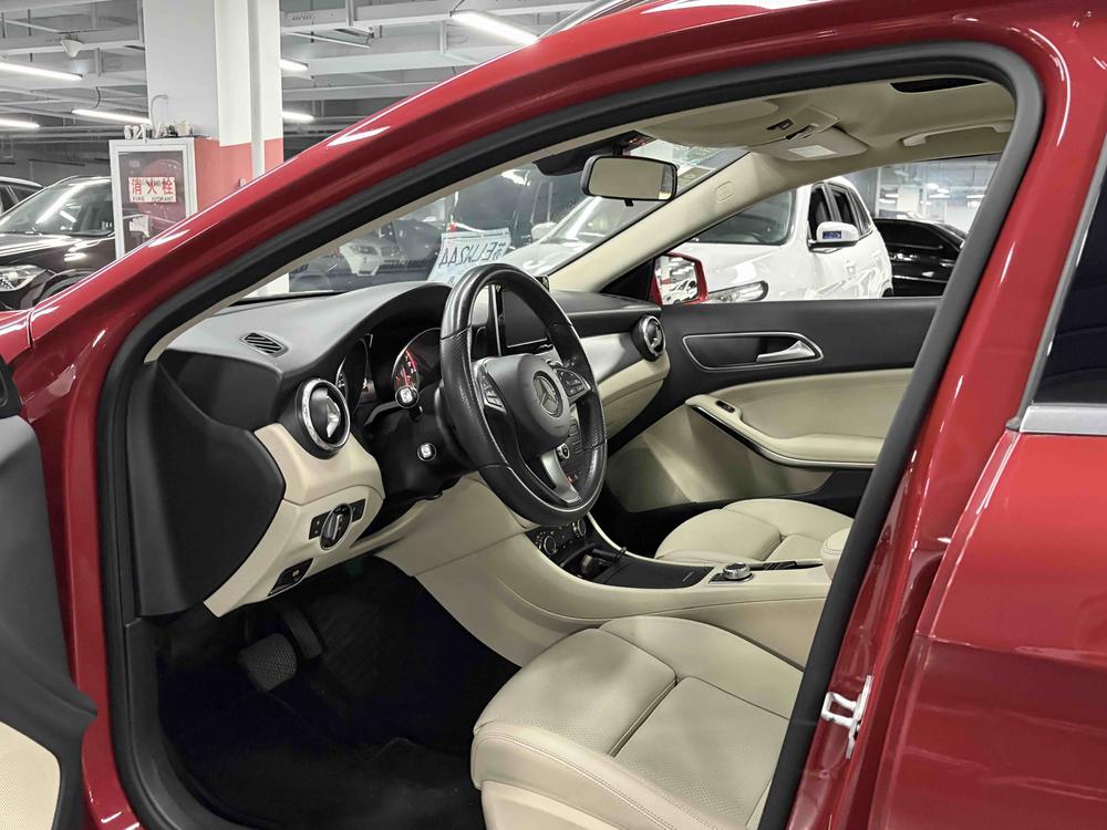 Mercedes-Benz Mercedes-Benz GLA