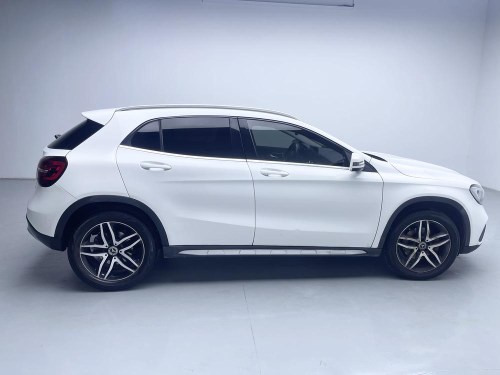Mercedes-Benz Mercedes-Benz GLA