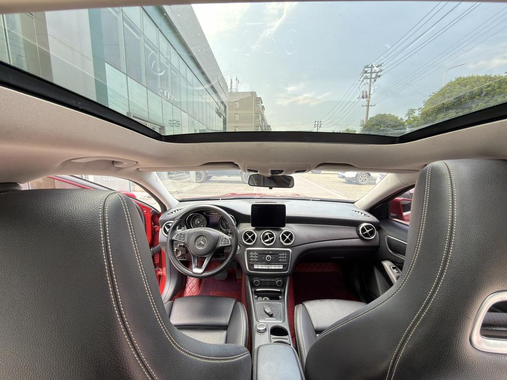 Mercedes-Benz Mercedes-Benz GLA