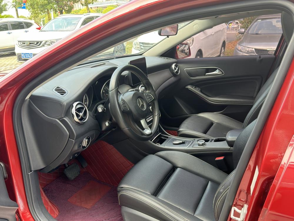 Mercedes-Benz Mercedes-Benz GLA