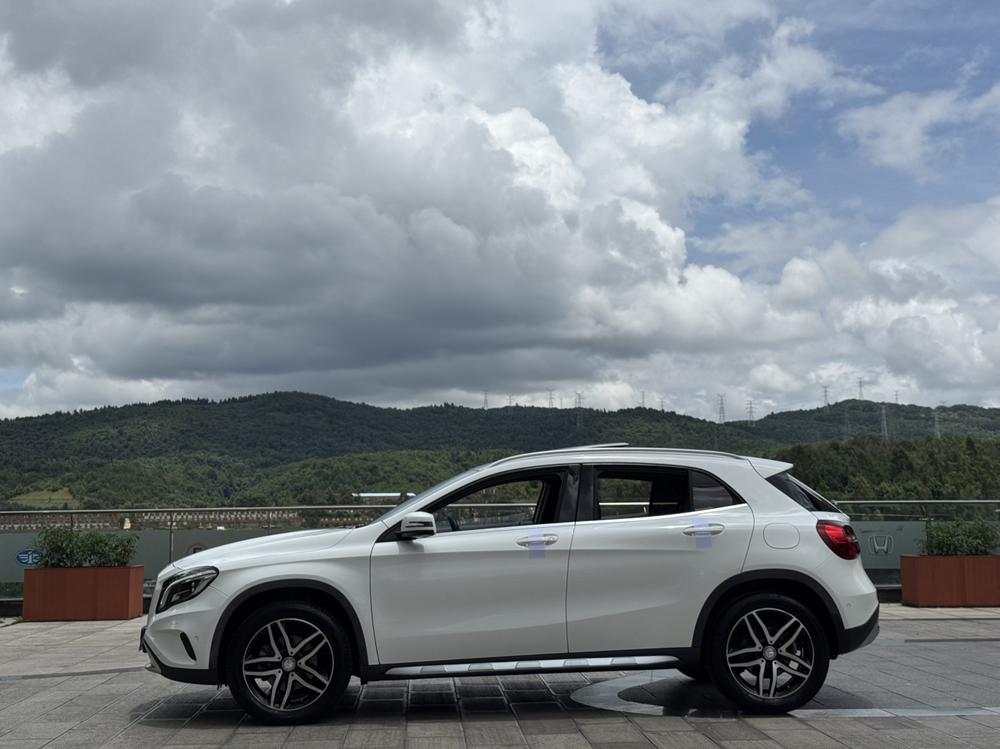 Mercedes-Benz Mercedes-Benz GLA
