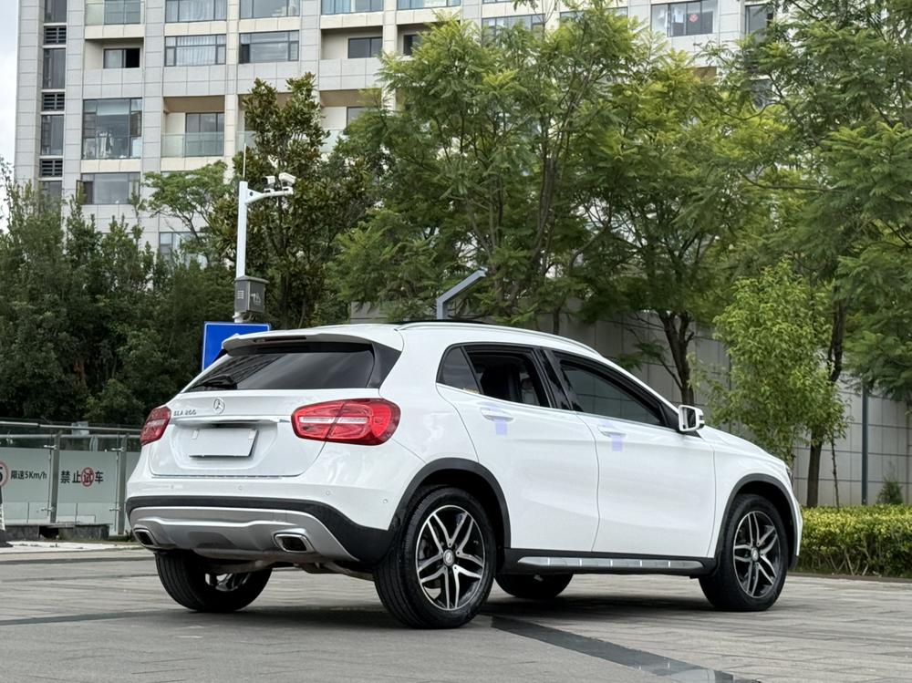 Mercedes-Benz Mercedes-Benz GLA