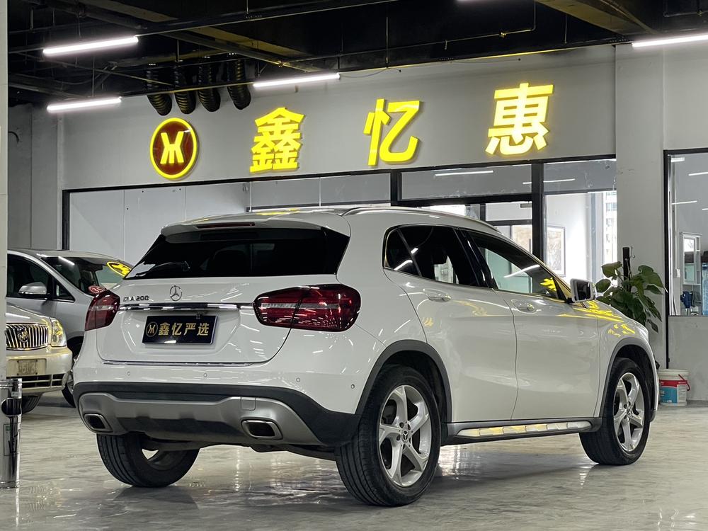 Mercedes-Benz Mercedes-Benz GLA