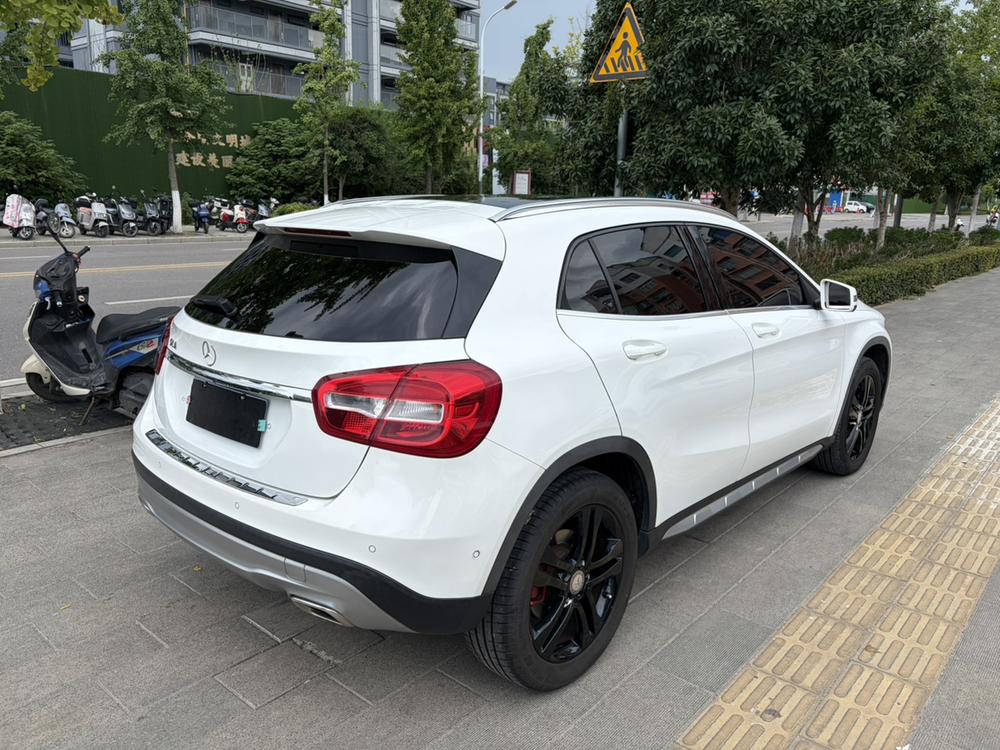 Mercedes-Benz Mercedes-Benz GLA