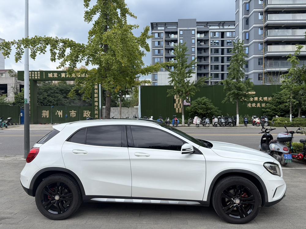 Mercedes-Benz Mercedes-Benz GLA