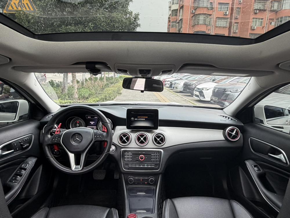 Mercedes-Benz Mercedes-Benz GLA