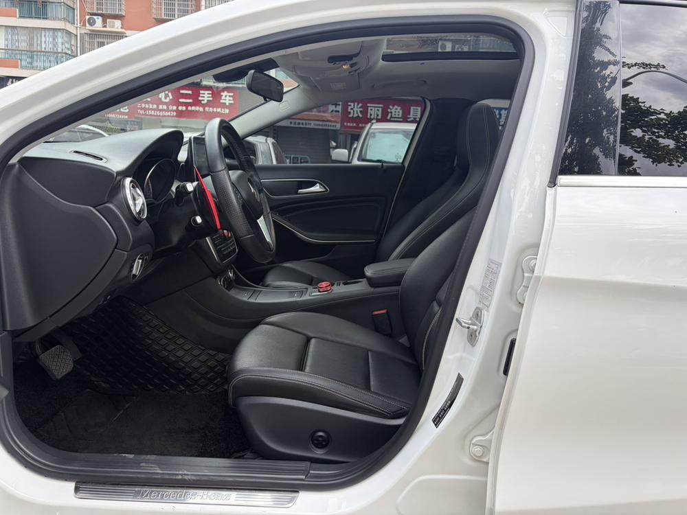 Mercedes-Benz Mercedes-Benz GLA