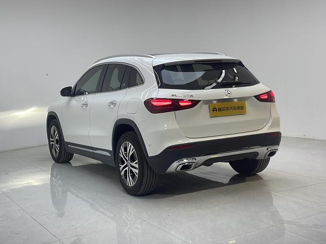 Mercedes-Benz Mercedes-Benz GLA