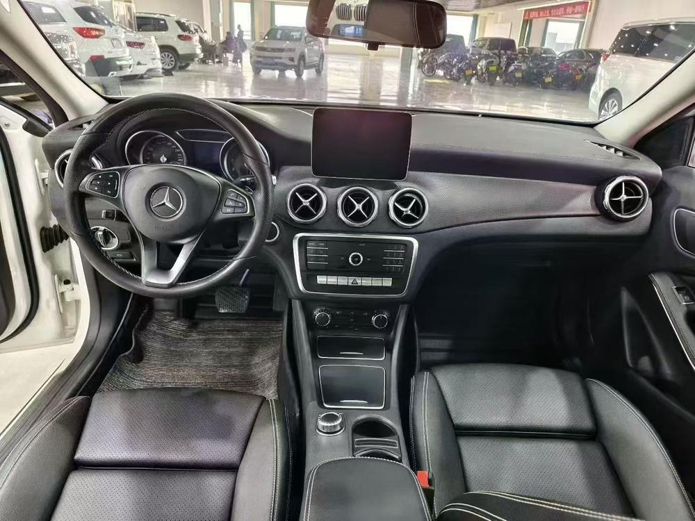 Mercedes-Benz Mercedes-Benz GLA