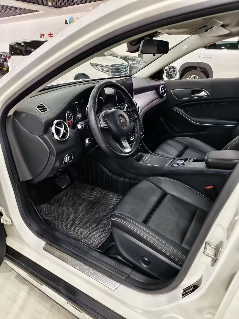 Mercedes-Benz Mercedes-Benz GLA