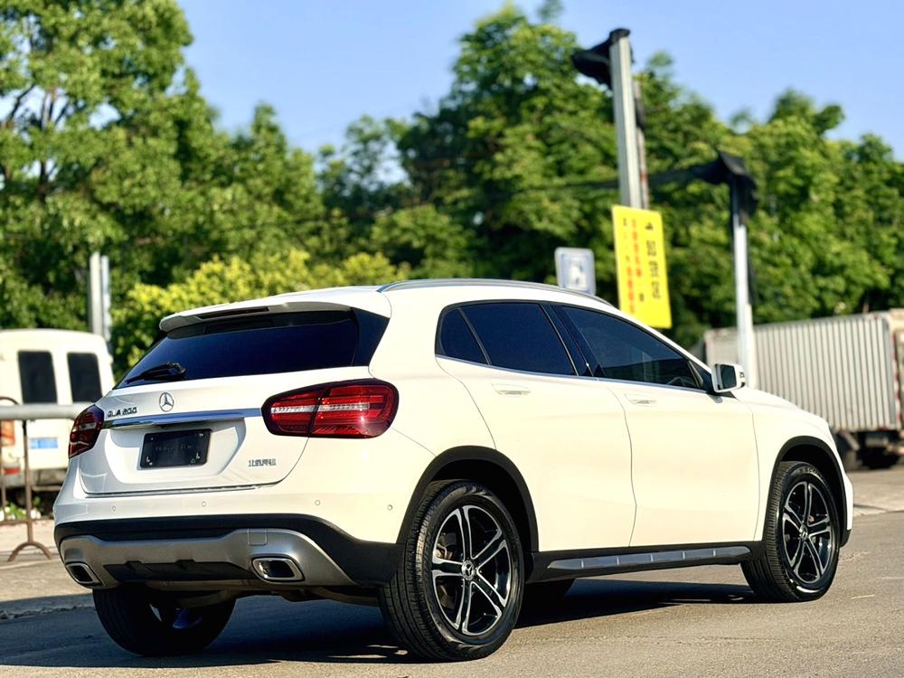 Mercedes-Benz Mercedes-Benz GLA