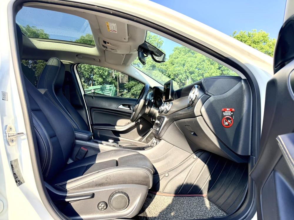 Mercedes-Benz Mercedes-Benz GLA
