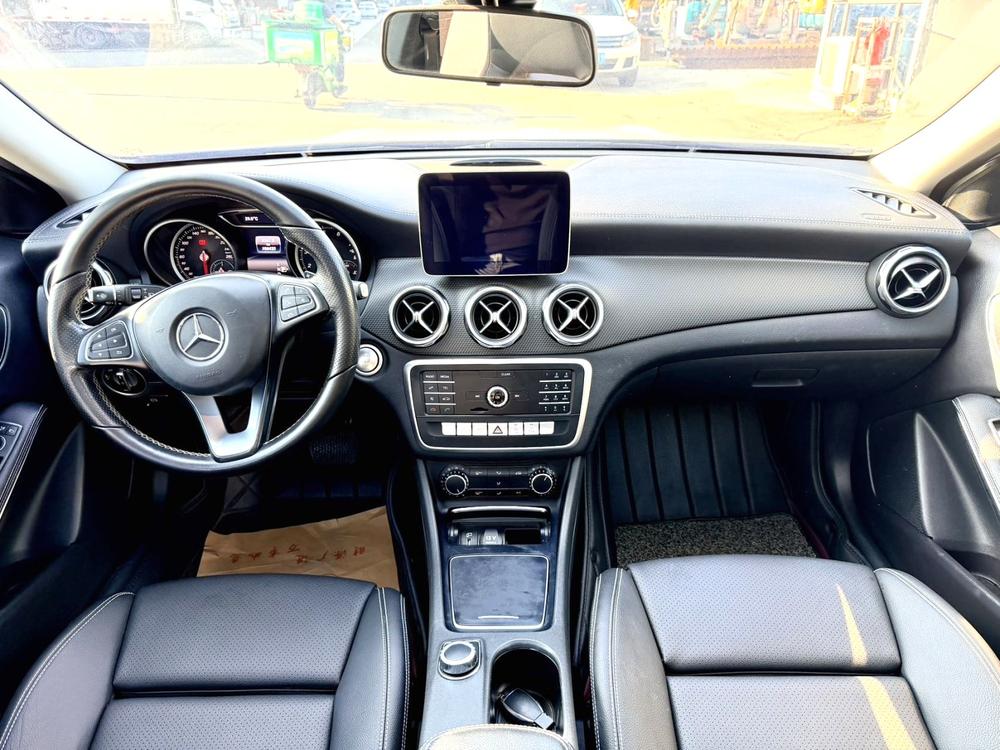 Mercedes-Benz Mercedes-Benz GLA