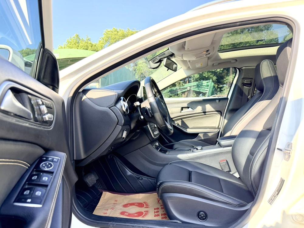 Mercedes-Benz Mercedes-Benz GLA