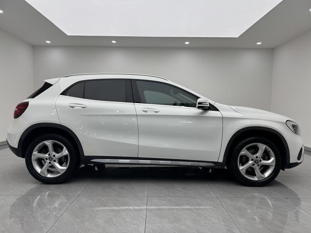 Mercedes-Benz Mercedes-Benz GLA