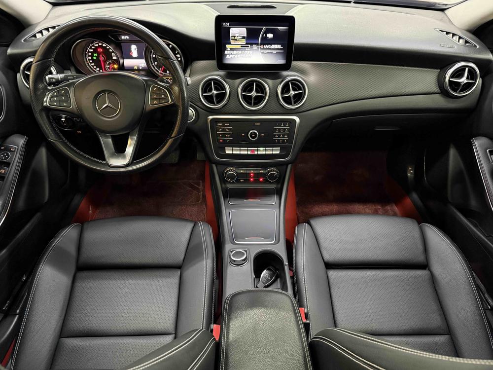 Mercedes-Benz Mercedes-Benz GLA