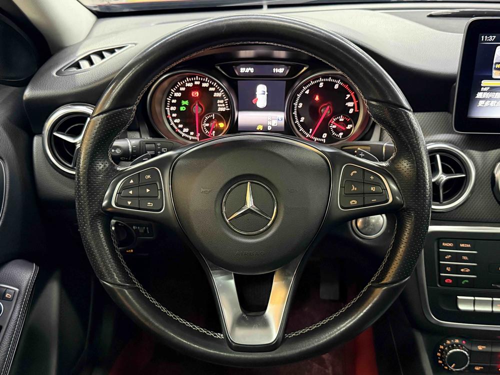 Mercedes-Benz Mercedes-Benz GLA