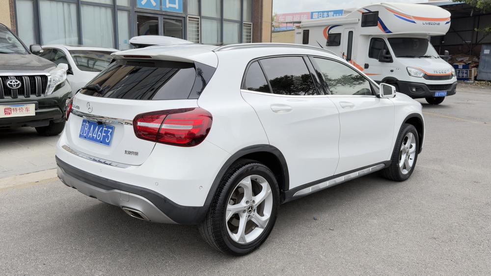 Mercedes-Benz Mercedes-Benz GLA