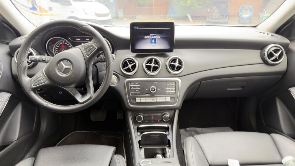 Mercedes-Benz Mercedes-Benz GLA