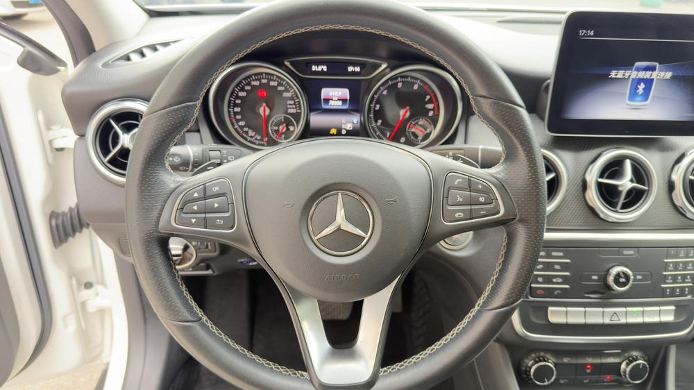 Mercedes-Benz Mercedes-Benz GLA