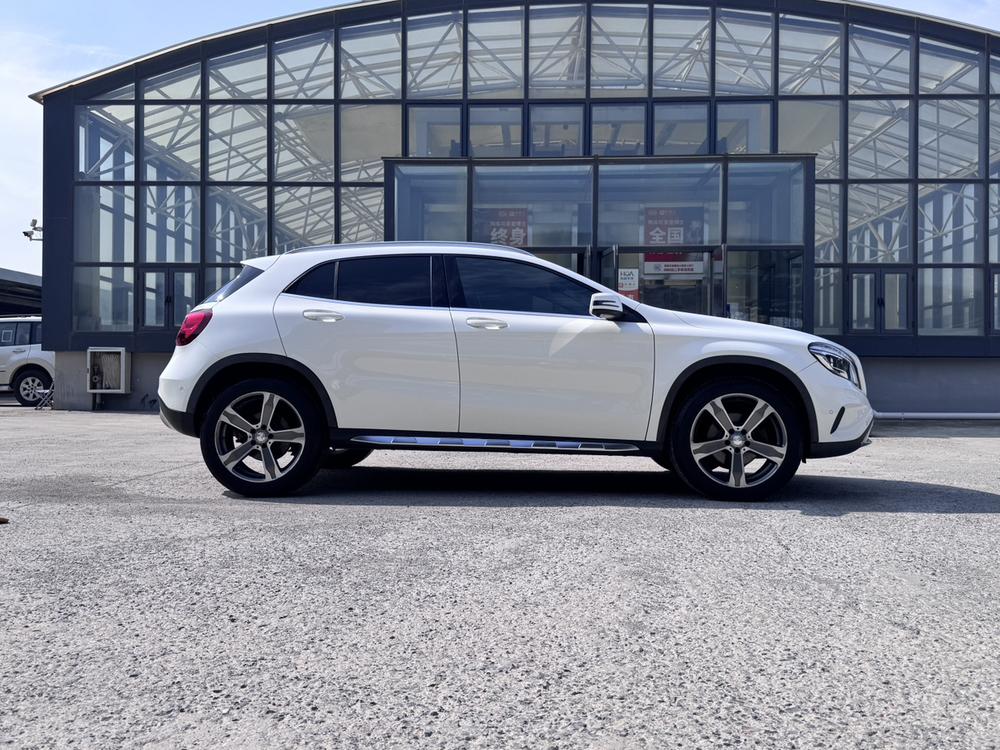 Mercedes-Benz Mercedes-Benz GLA
