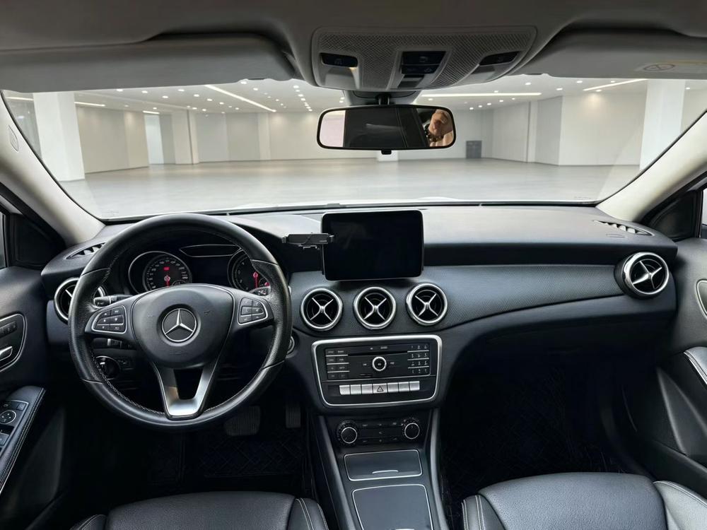 Mercedes-Benz Mercedes-Benz GLA