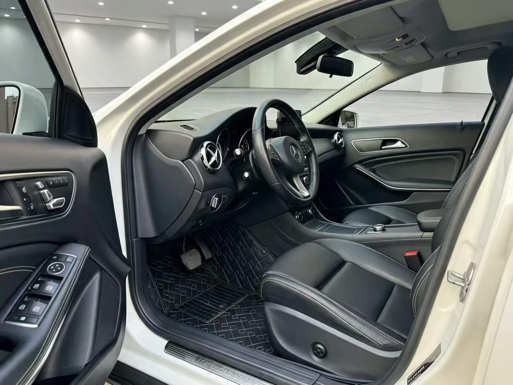 Mercedes-Benz Mercedes-Benz GLA