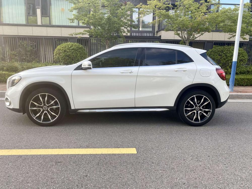 Mercedes-Benz Mercedes-Benz GLA