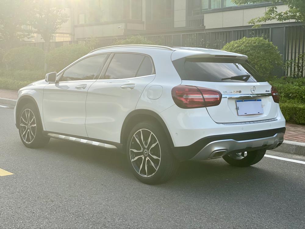 Mercedes-Benz Mercedes-Benz GLA