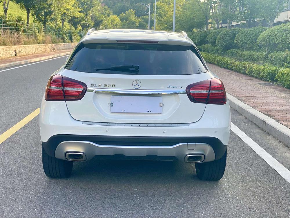 Mercedes-Benz Mercedes-Benz GLA