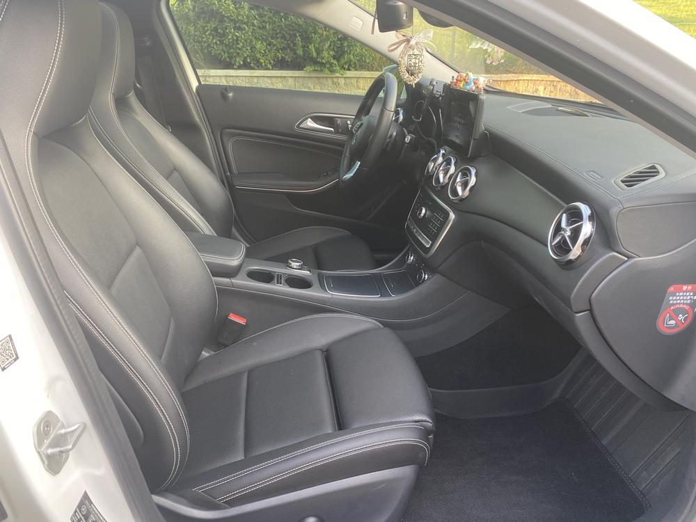 Mercedes-Benz Mercedes-Benz GLA