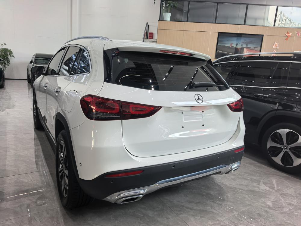 Mercedes-Benz Mercedes-Benz GLA