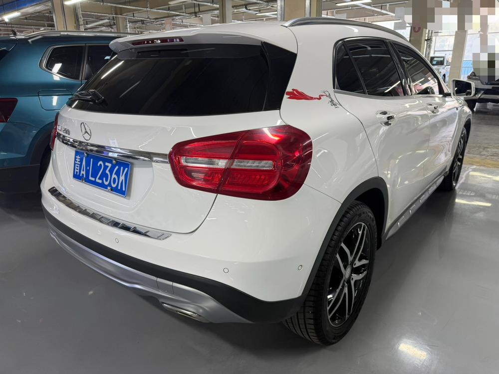 Mercedes-Benz Mercedes-Benz GLA