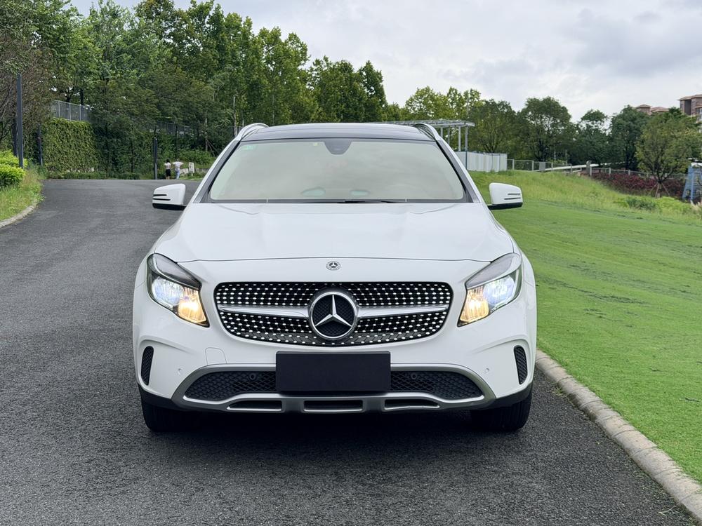 Mercedes-Benz Mercedes-Benz GLA