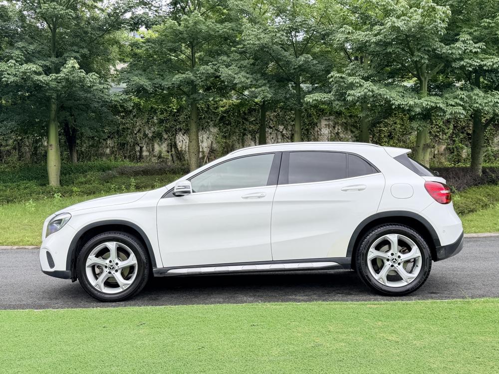 Mercedes-Benz Mercedes-Benz GLA