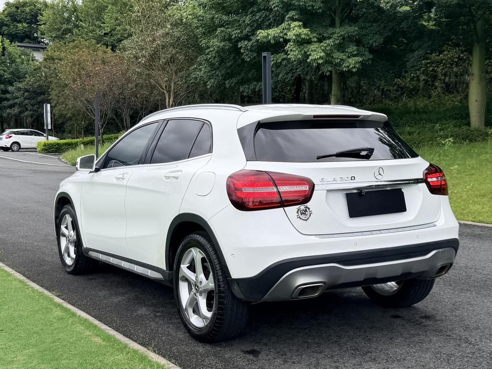 Mercedes-Benz Mercedes-Benz GLA