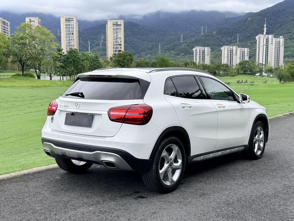 Mercedes-Benz Mercedes-Benz GLA