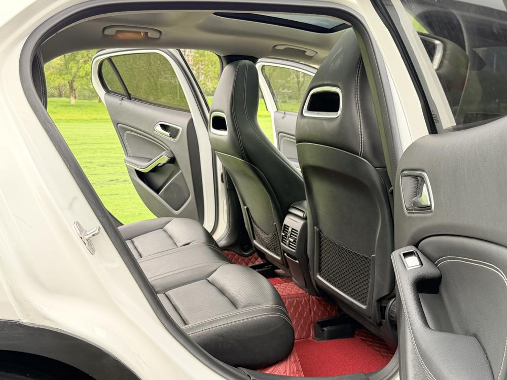 Mercedes-Benz Mercedes-Benz GLA
