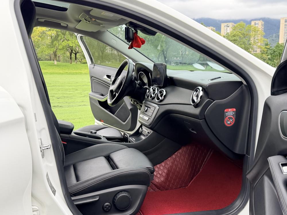 Mercedes-Benz Mercedes-Benz GLA