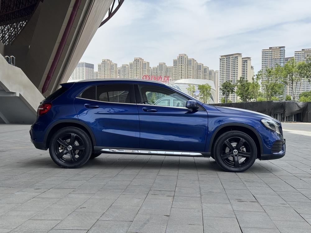 Mercedes-Benz Mercedes-Benz GLA