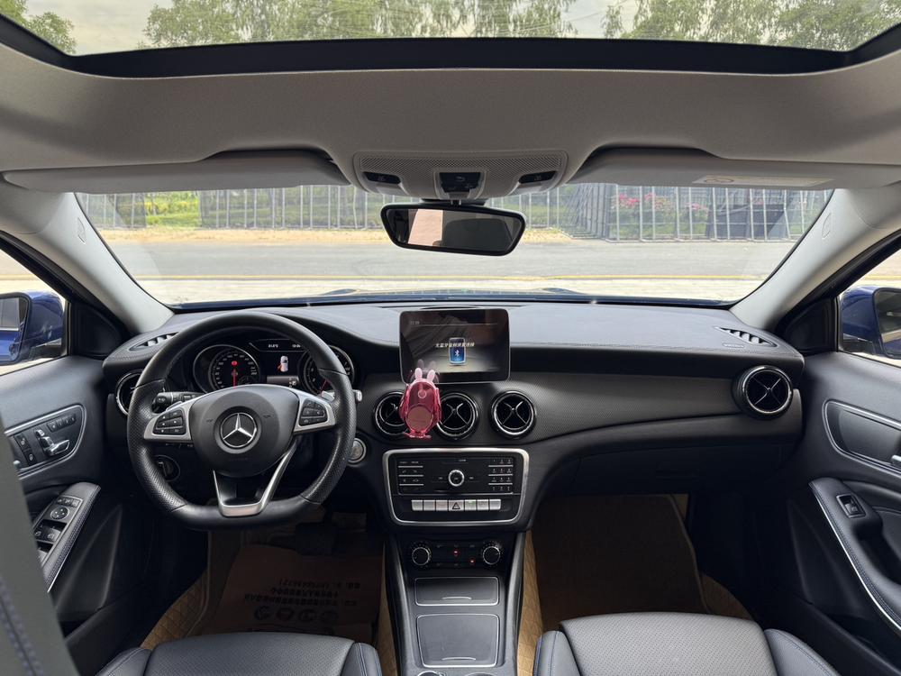Mercedes-Benz Mercedes-Benz GLA